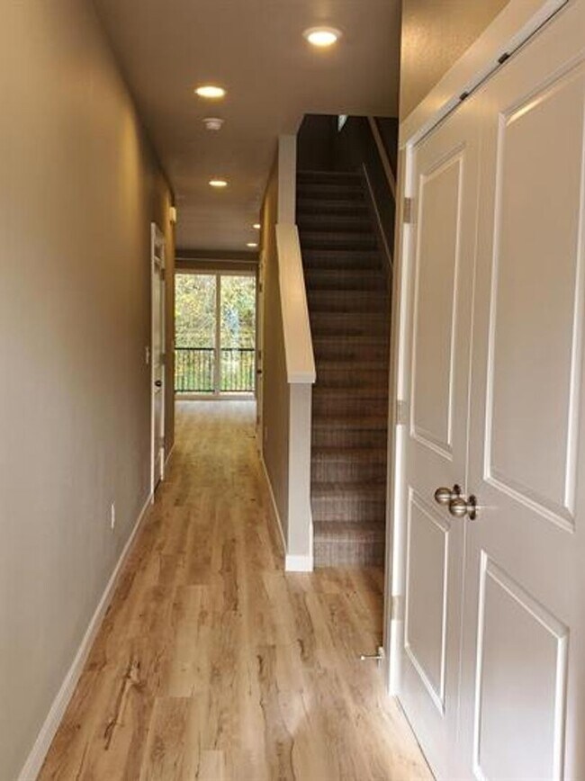 Photo - 3 Bedroom 2.5 Bath in Tumwater
