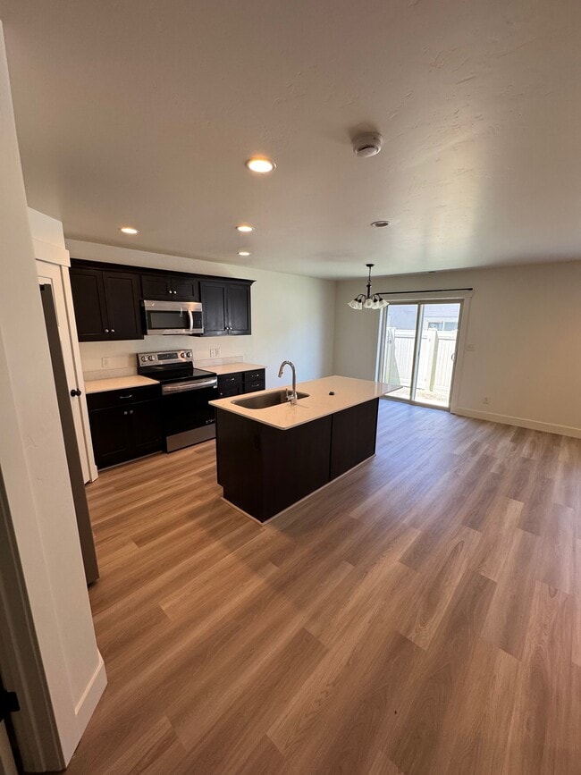 Photo - 494 340 W