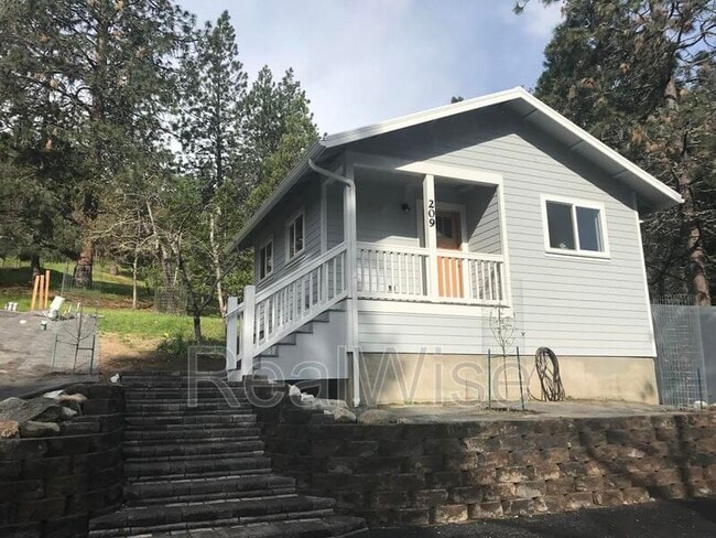 Photo - 209 Granite St