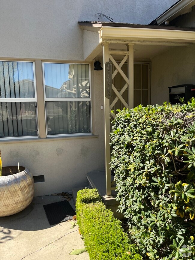 Building Photo - 4707 Clark Ave Unit 4707.5 Rental