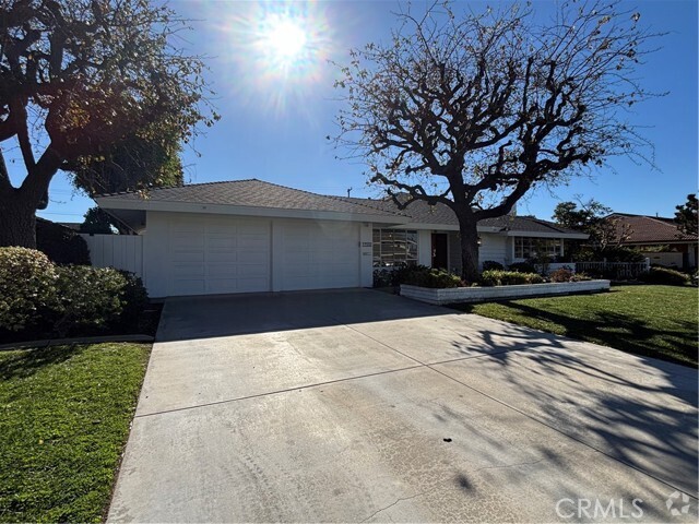 Building Photo - 17592 Orange Tree Ln Rental