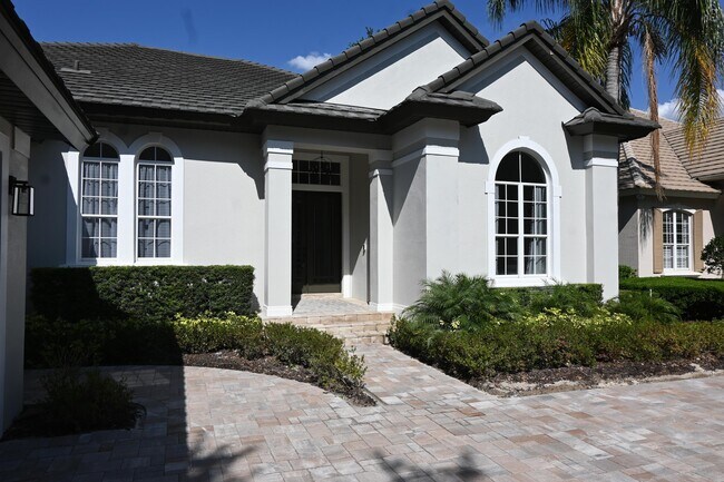 6119 Foxfield Ct