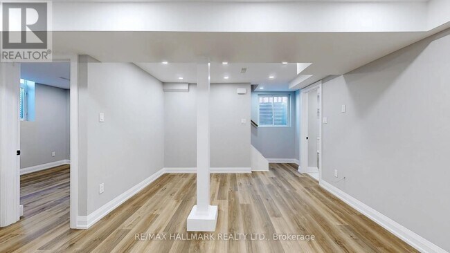 Photo - 6384 Plowmans Heath