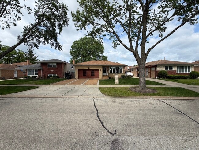 Building Photo - 8908 Ozark St