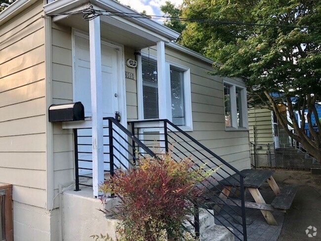 Building Photo - YUNG DUPLEX Unit 6010 - Front Rental