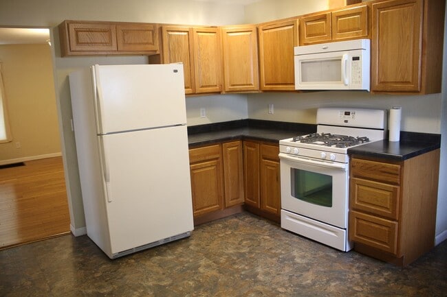 Photo - For Rent: 4 Bedroom/1 Bathroom Home