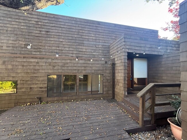 Building Photo - Large 2 bedroom 2.5 bathroom Bennett Valley Home with community pool and views