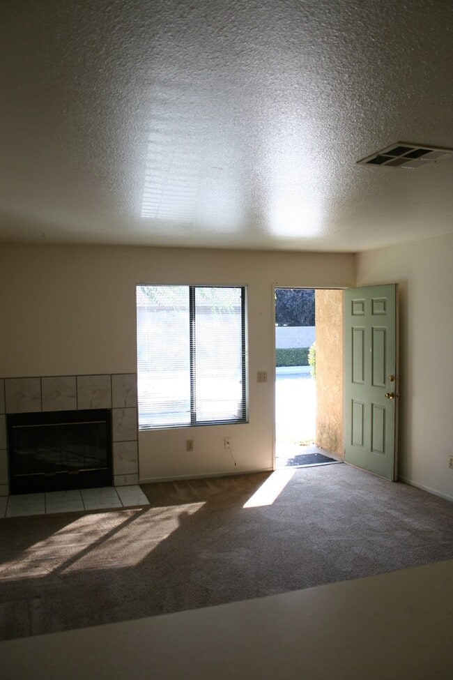Photo - 8600 White Rock Dr Unidad C