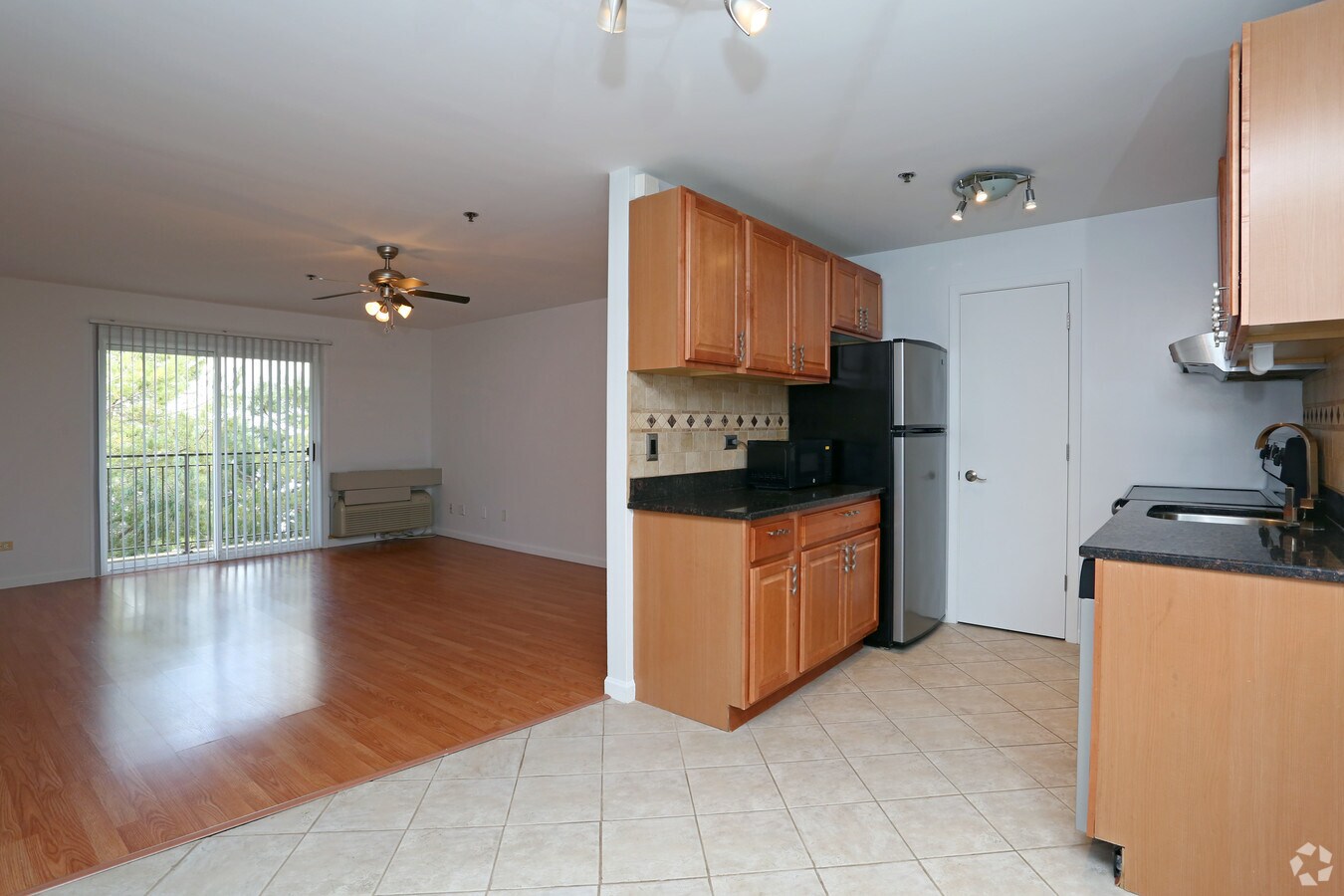 Burton Grove Apartments For Rent In Elk Grove Village