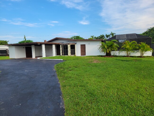 Building Photo - 10605 SW 112th St Rental