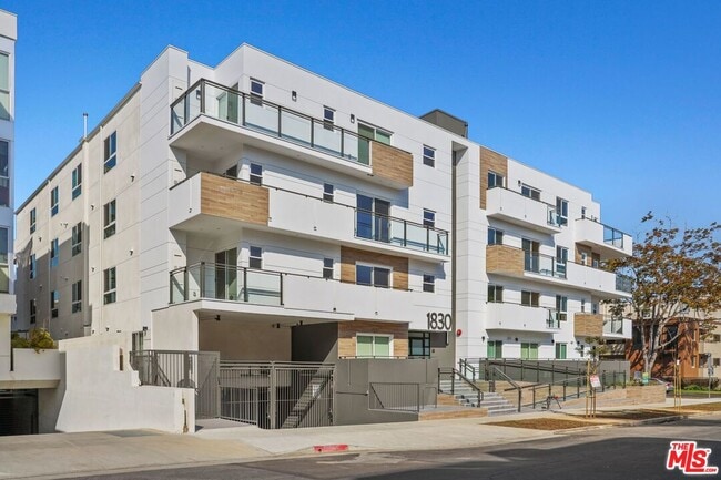 Building Photo - 1830 Selby Ave Unit ph4 Rental