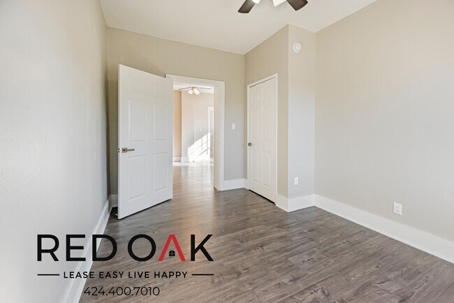 Photo - Charming Two Bedroom with Hardwood Style F... Unit 6