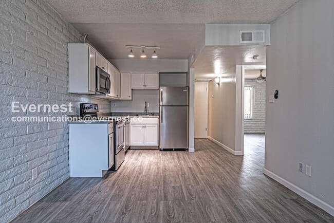 Photo - 1014 S Farmer Ave Unidad 12