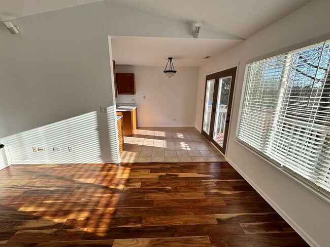 Photo - 270 Crestview Dr