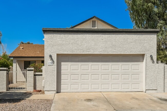 Building Photo - 921 S Val Vista Dr Rental