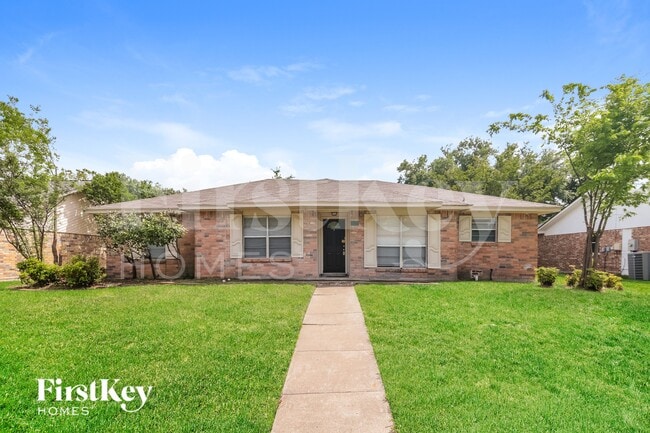 Building Photo - 8902 Deerwood Dr