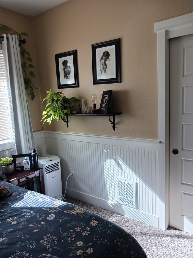 Photo - 215 Vancouver Ave