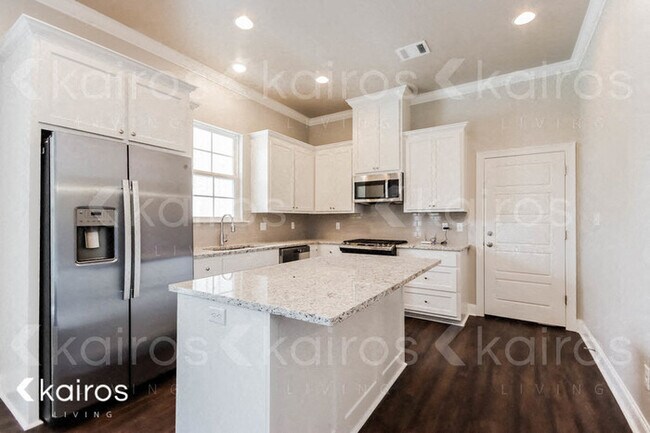 Photo - 6422 Roux Dr