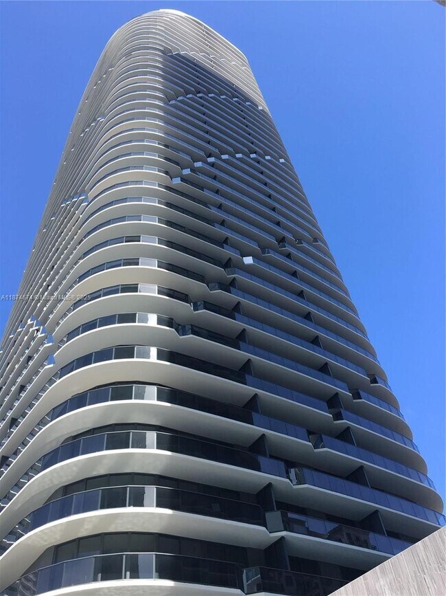 Building Photo - 55 SW 9th St Unit 3905 Rental
