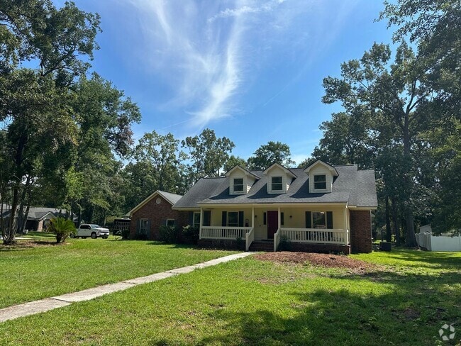 Building Photo - Renovated Home on Large Corner Lot in Cove...