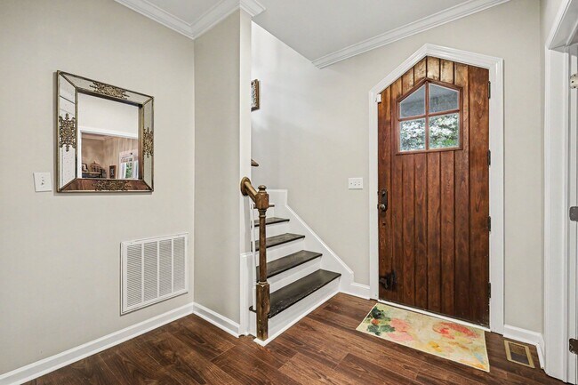 Photo - 710 E 26th St
