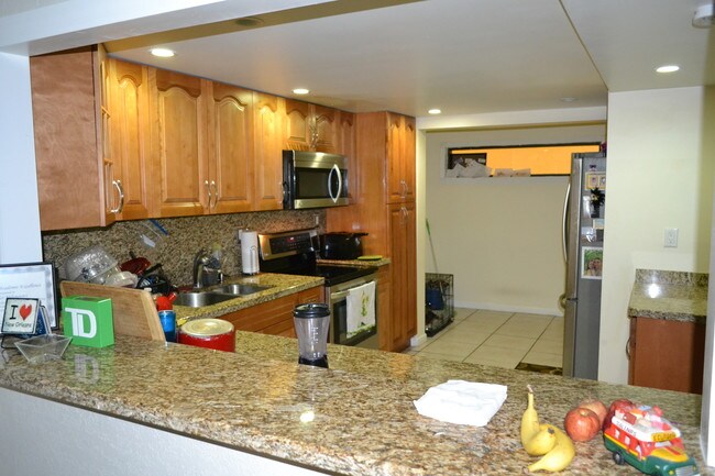 COCINA - 10022 NW 41st St