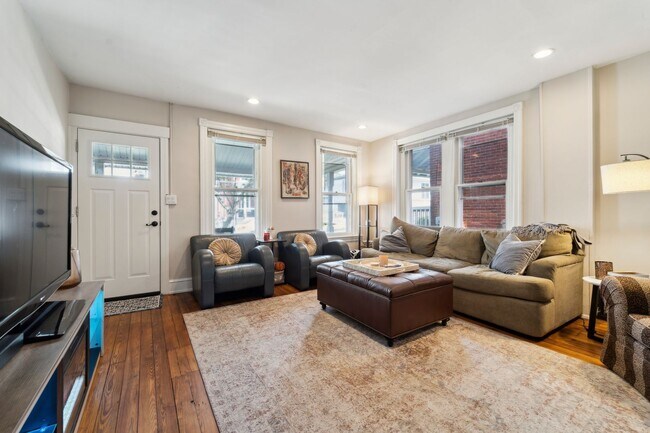 Photo - 222 N New St