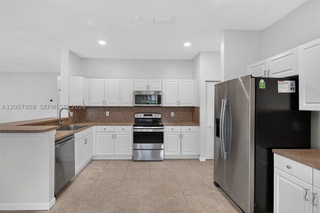 Photo - 498 Cambridge Ln