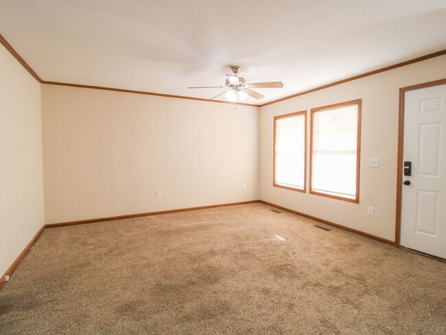 130 Meadows Ln