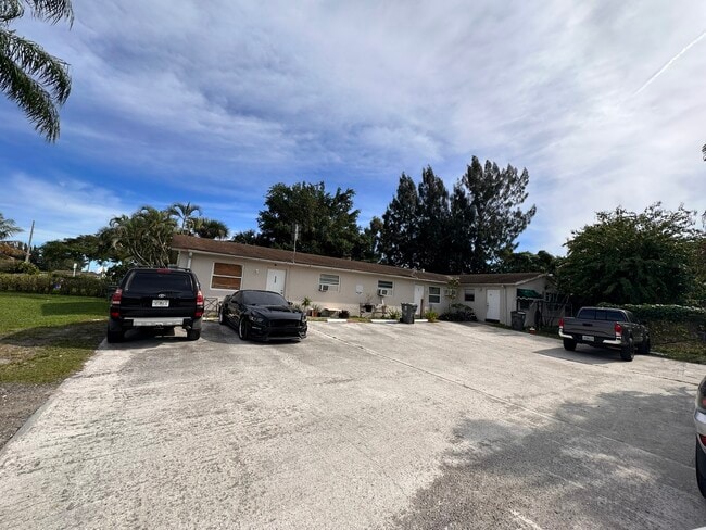 Photo - 4600 Kelmar Dr Unit 3 4600