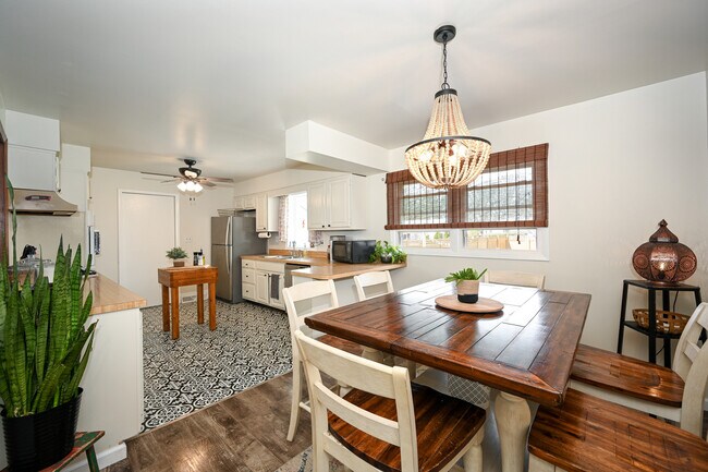 Photo - 23712 W Main St