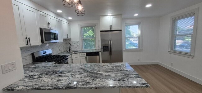 Building Photo - 5575 Ogontz Ave Unit First Floor
