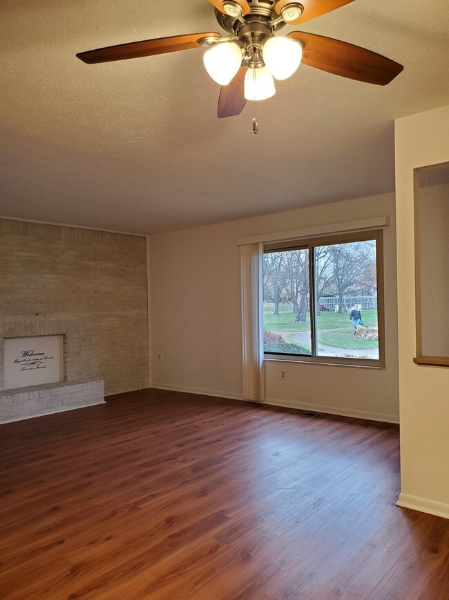 Living Room - 815 Sussex Plz Unit 815