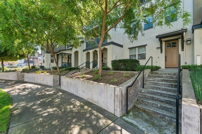 Photo - 489 Diller St Unit 1