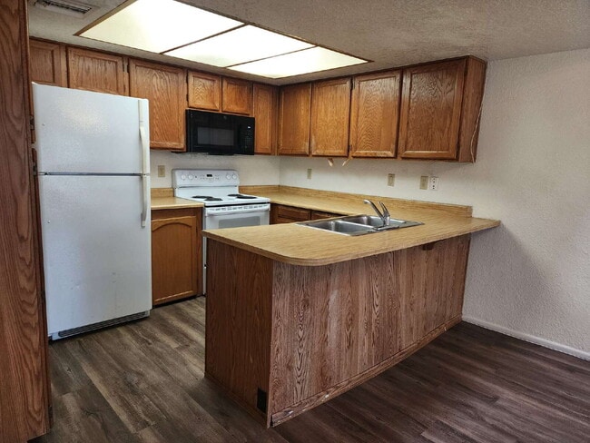Photo - 3 Bedroom 2 Bathroom! $1,895 Unit G-112