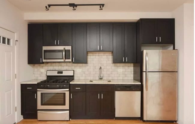 Building Photo - 2203 W Eastwood Ave Rental