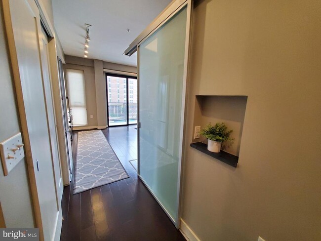 Photo - 1320 Fenwick Ln Unit 305