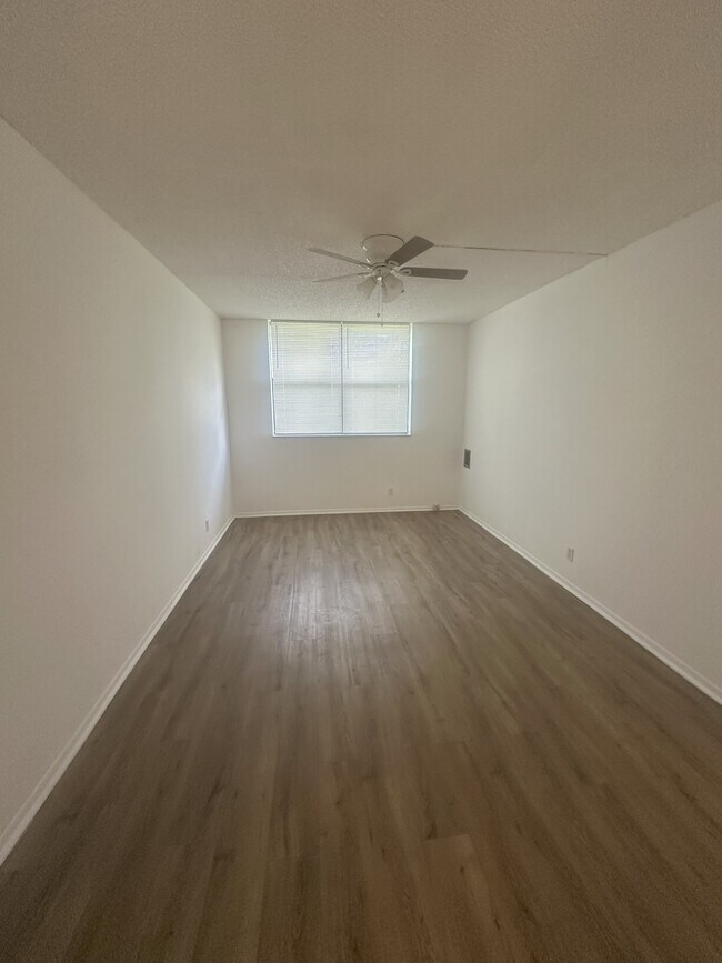 Photo - 2401 Riverside Dr Unidad 514