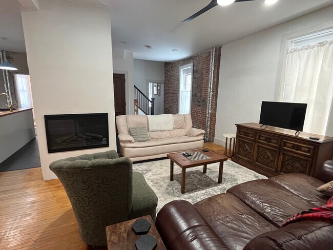 Photo - 811 Center St