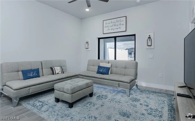 Building Photo - 335 SW 47th Terrace Rental