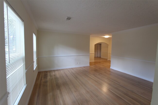 Building Photo - 6506 Sivley St