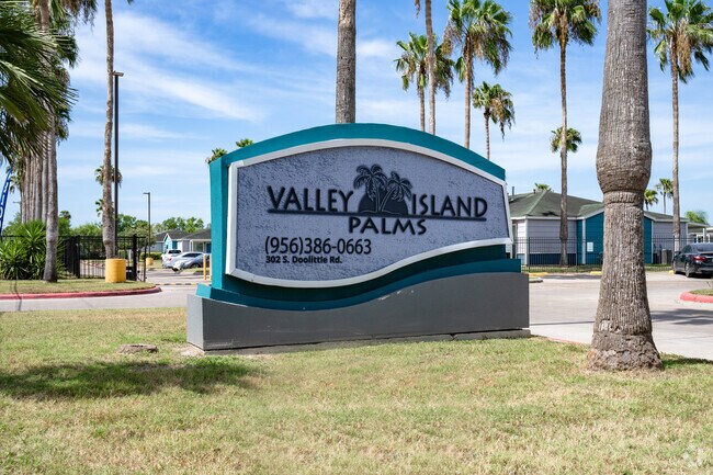 Entrada principal - Valley Island Palms Apartments