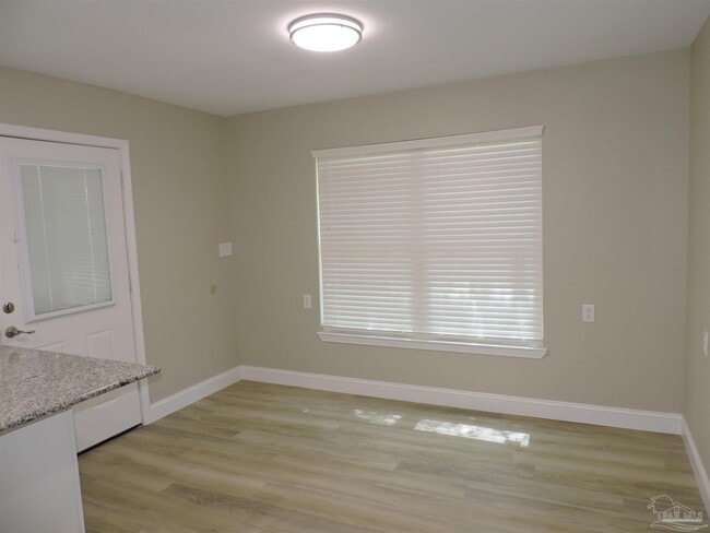 Photo - 3202 W Lee St