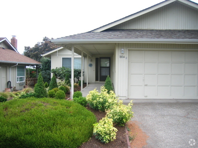 Building Photo - 1804 Woodstock Cir NW Rental