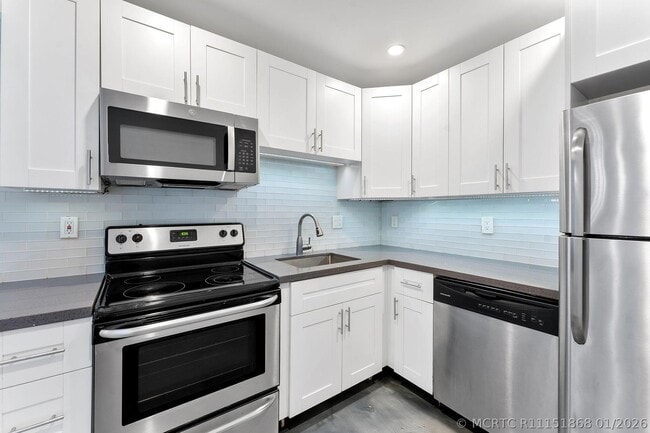 Building Photo - 470 NW 20th St Unit 3070