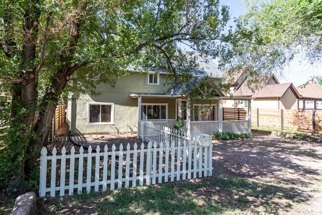 12 W Brookside St
