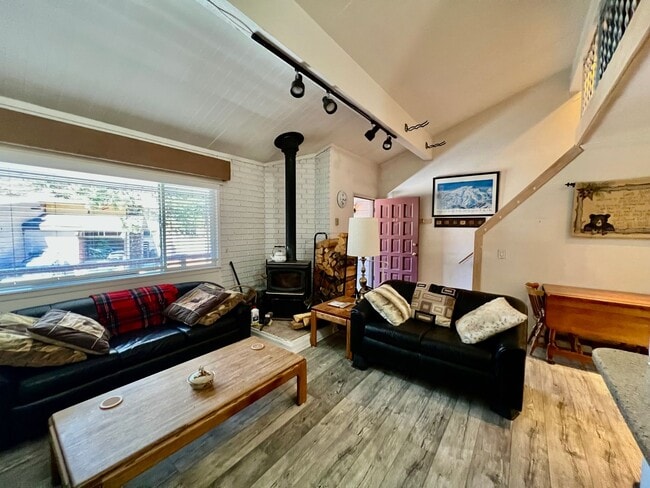 Fully Furnished 1-Bedroom Loft – Sierra Ma... - Fully Furnished 1-Bedroom Loft – Sierra Ma...