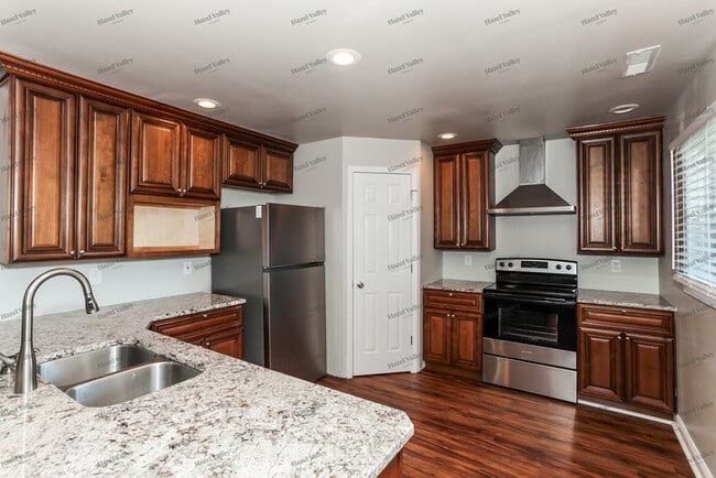 Photo - 413 Huntley Ct