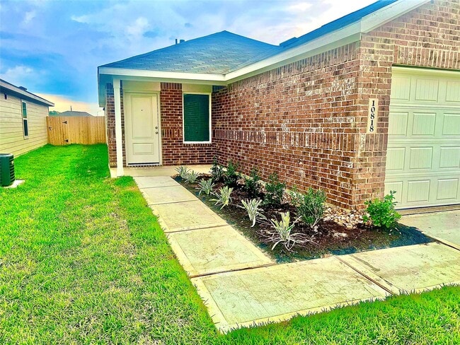 Building Photo - 10818 Red Orchid Dr Rental