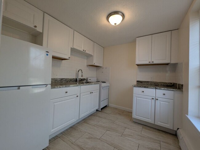 Building Photo - 180 N Beacon St Rental